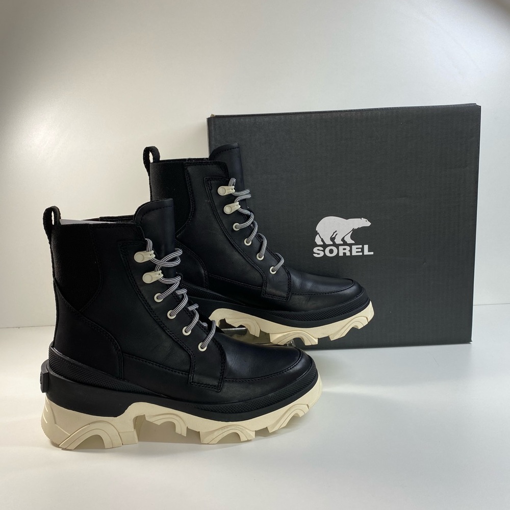 SOREL LACR UP BOOTS